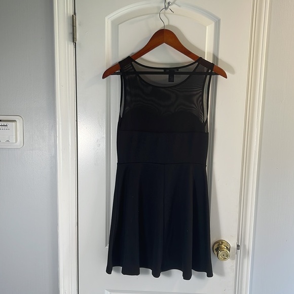 Forever 21 sleeveless women’s dress - Picture 5 of 7